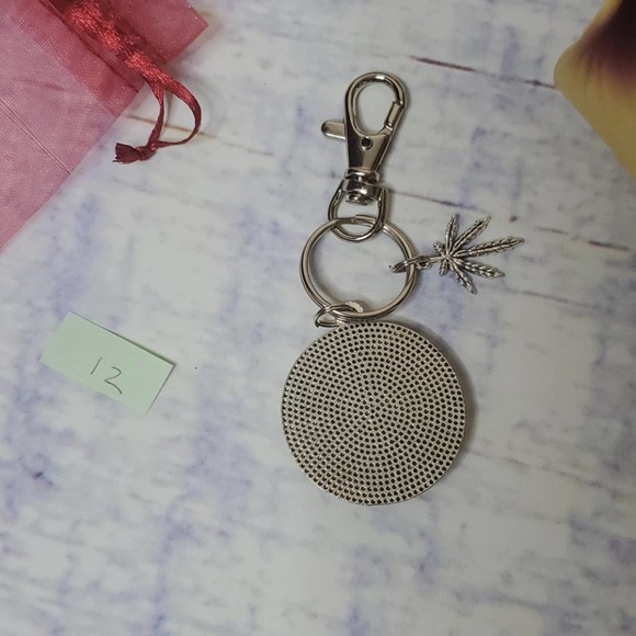 Handmade Leaf Keychain - Picture 3 of 4